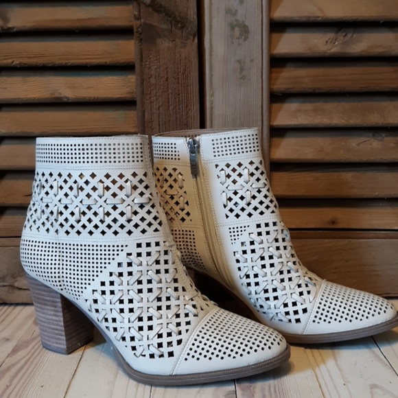 Franco Sarto Shoes - SALE!! FRANCO SARTO Damsel Cream Leather Bootie